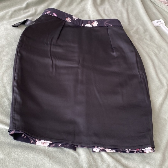 Women's Skirts Beautiful and very good condition - Picture 7 of 16
